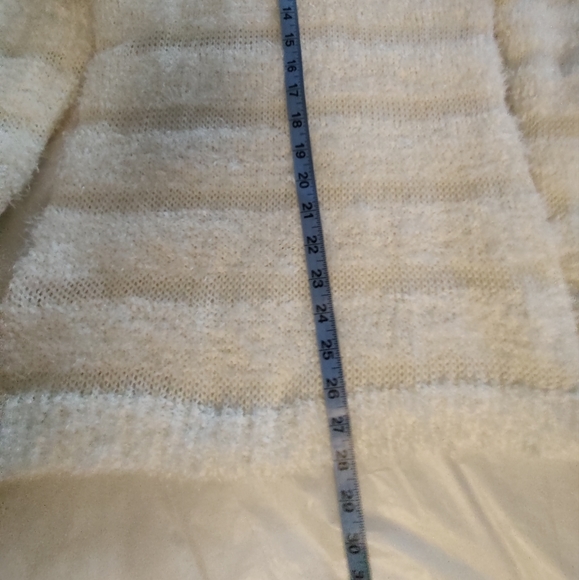 Almost Famous fluffy, shaggy white hooded tunic sweater. Size large. - Picture 5 of 10